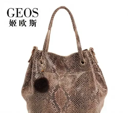 Guangzhou Huadu District Shiling Holley Leather Goods Factory - Clothing reference image 1
