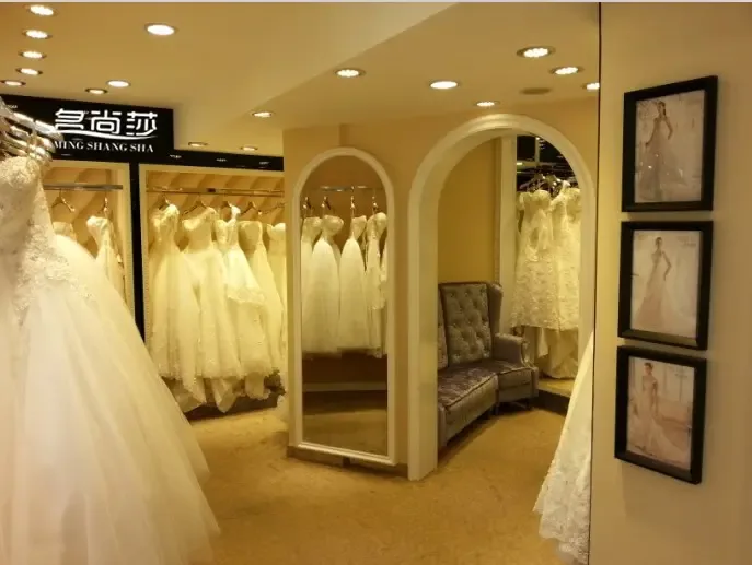 Guangzhou Haizhu District Mingshangsha Wedding Dress Store - Clothing reference image 1