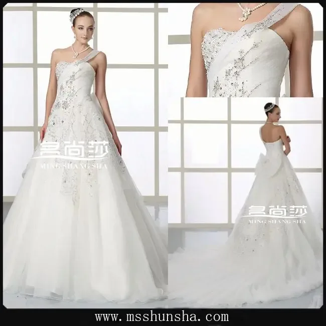 Guangzhou Haizhu District Mingshangsha Wedding Dress Store - Clothing reference image 2